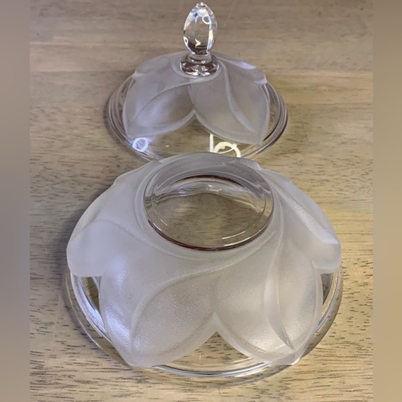 Cristal D'Arques Florence Covered Candy/Trinket Bowl Clear Frost 5 1/4" D - Picture 6 of 9